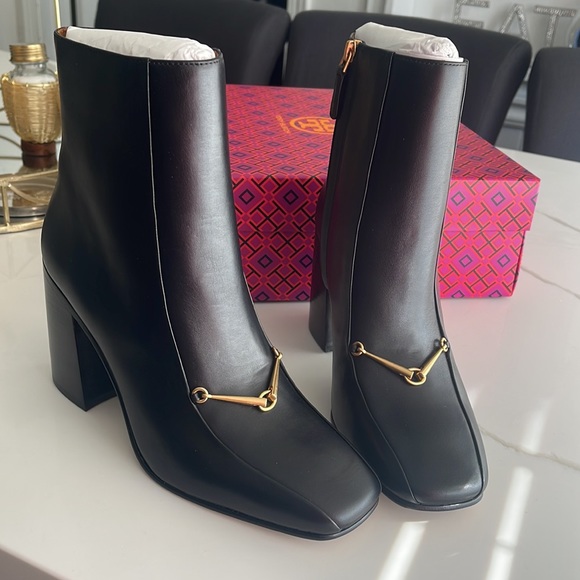 Tory Burch ankle bootie in
perfect black - Picture 5 of 15